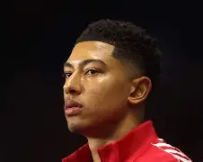 乐动体育官直播-曼联后卫神勇救险，助球队成功保级，可是责任安全.的简单介绍