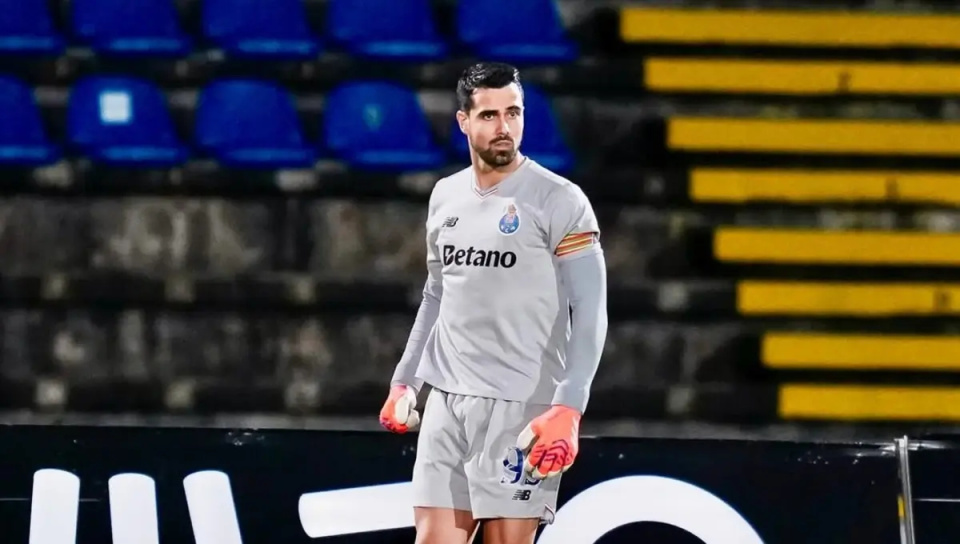 包含刚刚！赛后里尔战术微调欧超杯版图或变，赛前波尔图队长鼓劲的词条